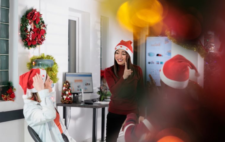 Wie die Firmen-Weihnachtsfeier zum vollen Erfolg wird – und das Team stärkt