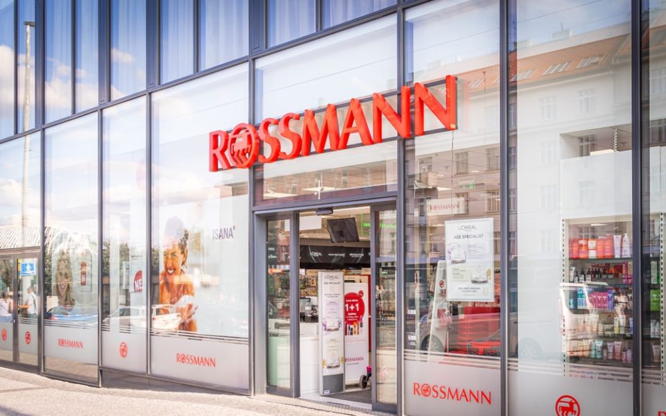 Rossmann verlässt den Verband der Familienunternehmer nach dessen Öffnung für Gespräche mit der AfD.