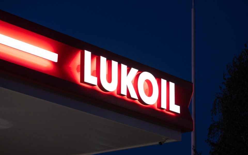 Ultimatum aus Washington, Panik in Wien, Hektik in Genf, Nervosität in Moskau, einsame Aktionäre in Deutschland  – das Lukoil-Imperium beginnt zu wanken.