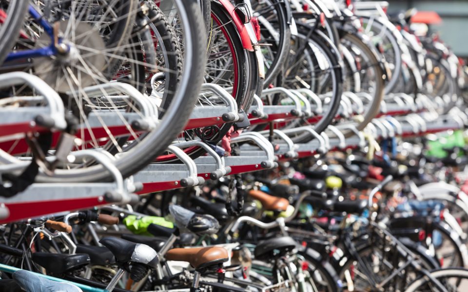 Berlin fördert den Bau eines Luxusparkhauses für Fahrräder im wirtschaftlich daniederliegenden Saarland.