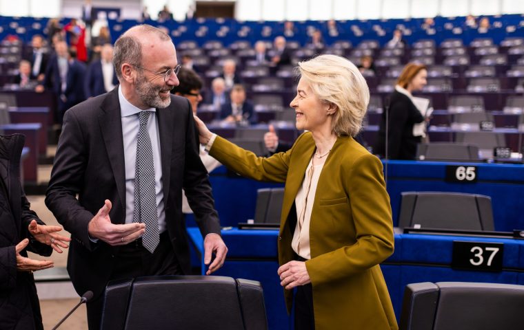 EU kippt Verbrenner-Aus: Brüssels 180-Grad-Wende bei Autopolitik