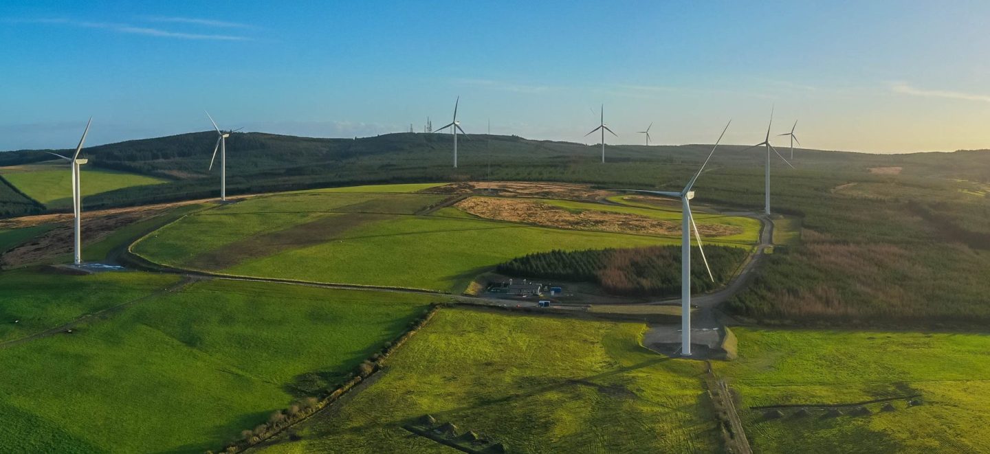 KI-Innovation trifft Klimaschutz: Wie AWS Rechenleistung nachhaltiger gestaltet