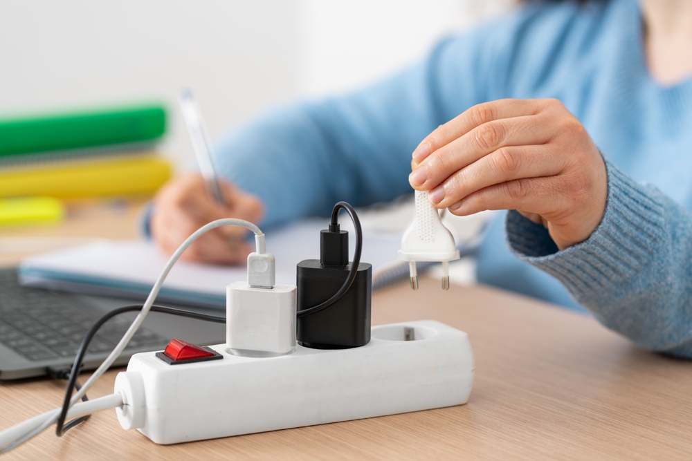 Steckdosenleisten-Die-untersch-tzte-Brandgefahr-in-deinem-Zuhause