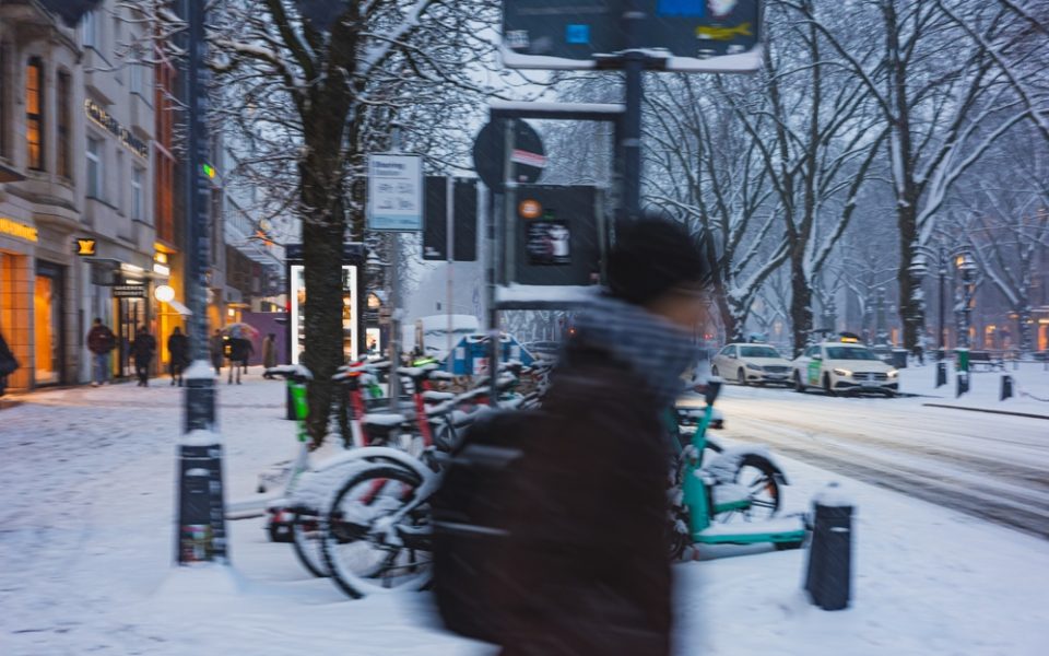 Geht arbeiten. Seid Helden und keine Schneeflocken! Ein Wintermorgen ist kein Hochrisikosport.
