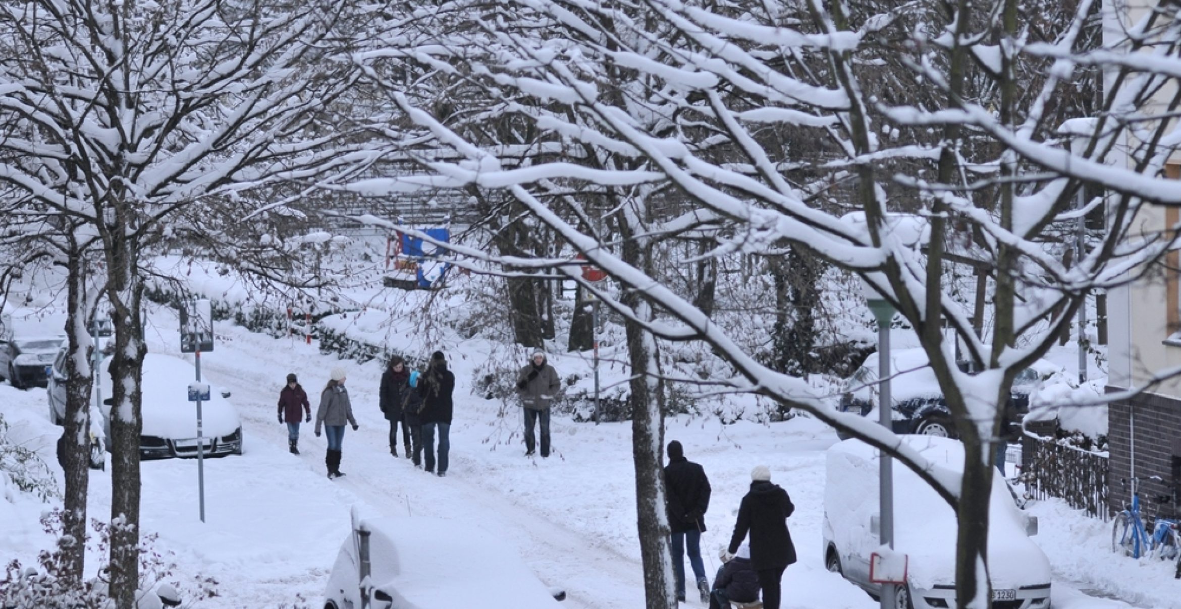 Glatteis-Falle: Wer bei Winterchaos den Lohnabzug riskiert