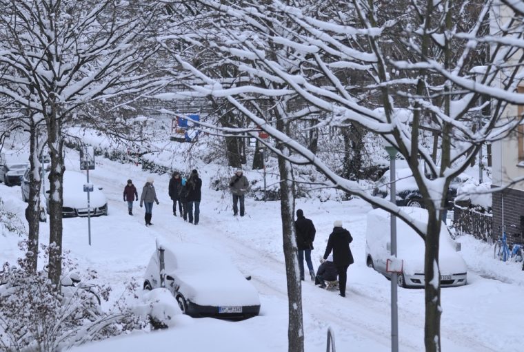 Glatteis-Falle: Wer bei Winterchaos den Lohnabzug riskiert