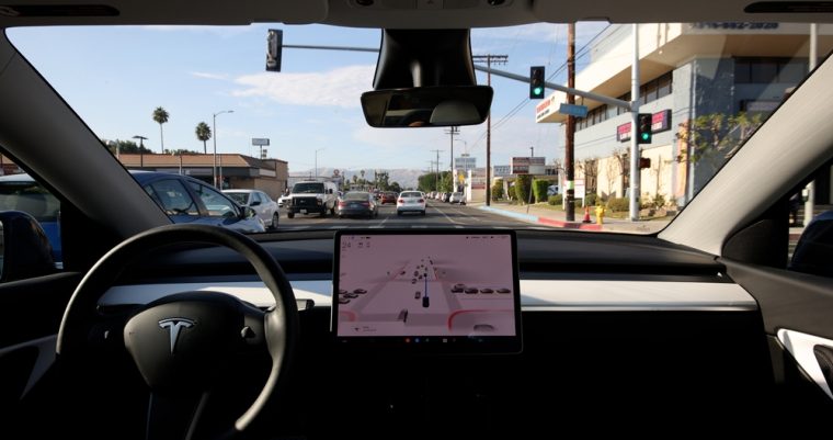 Poller-Crash in Austin: Teslas Robotaxi erkennt das Hindernis und fährt trotzdem hinein