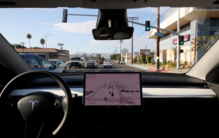 Teslas Robotaxis crashen viermal öfter – autonomes Fahren entlarvt