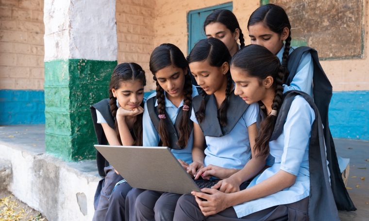 Indien crasht Googles KI-Traum: Klassenzimmer sprengen Gemini