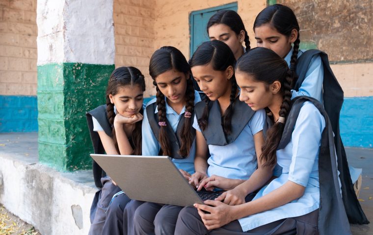 Indien crasht Googles KI-Traum: Klassenzimmer sprengen Gemini