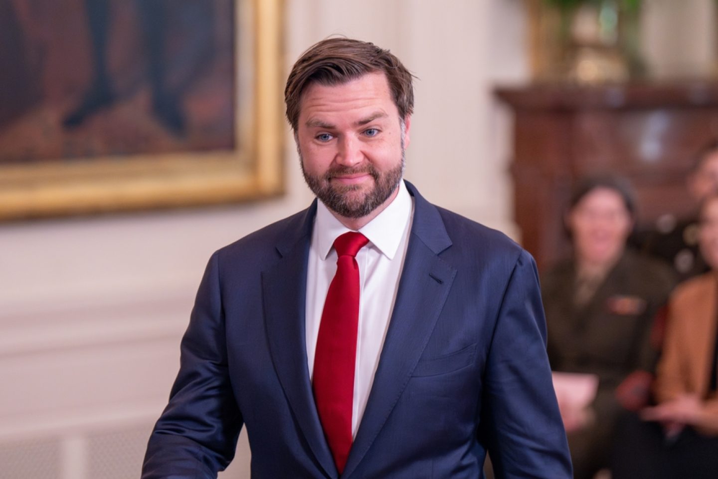 100 Autos, 14 Flugzeuge: JD Vances irre großer Olympia-Tross