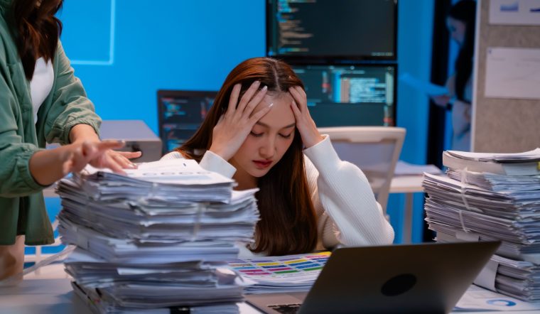 Harvard-Studie: KI macht uns nicht produktiver – sie treibt uns in den Burnout