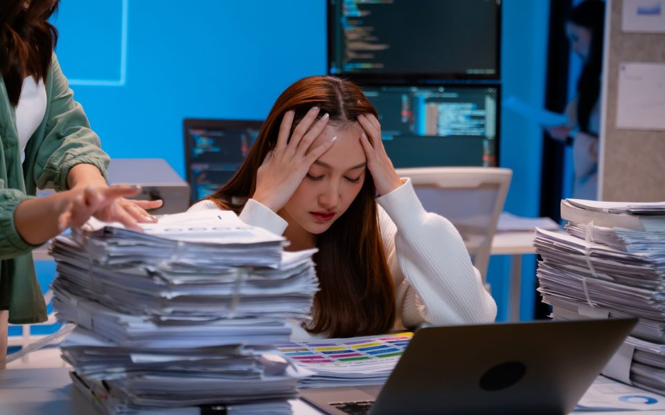 Harvard-Studie: KI macht uns nicht produktiver – sie treibt uns in den Burnout