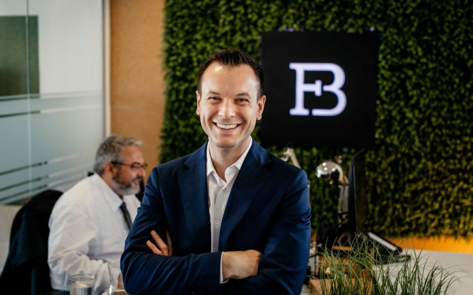 Florian Bauer, ist seit 2008 in der Finanzbranche aktiv. 2018 gründete er die Bauer Immobilien Unternehmensgruppe.