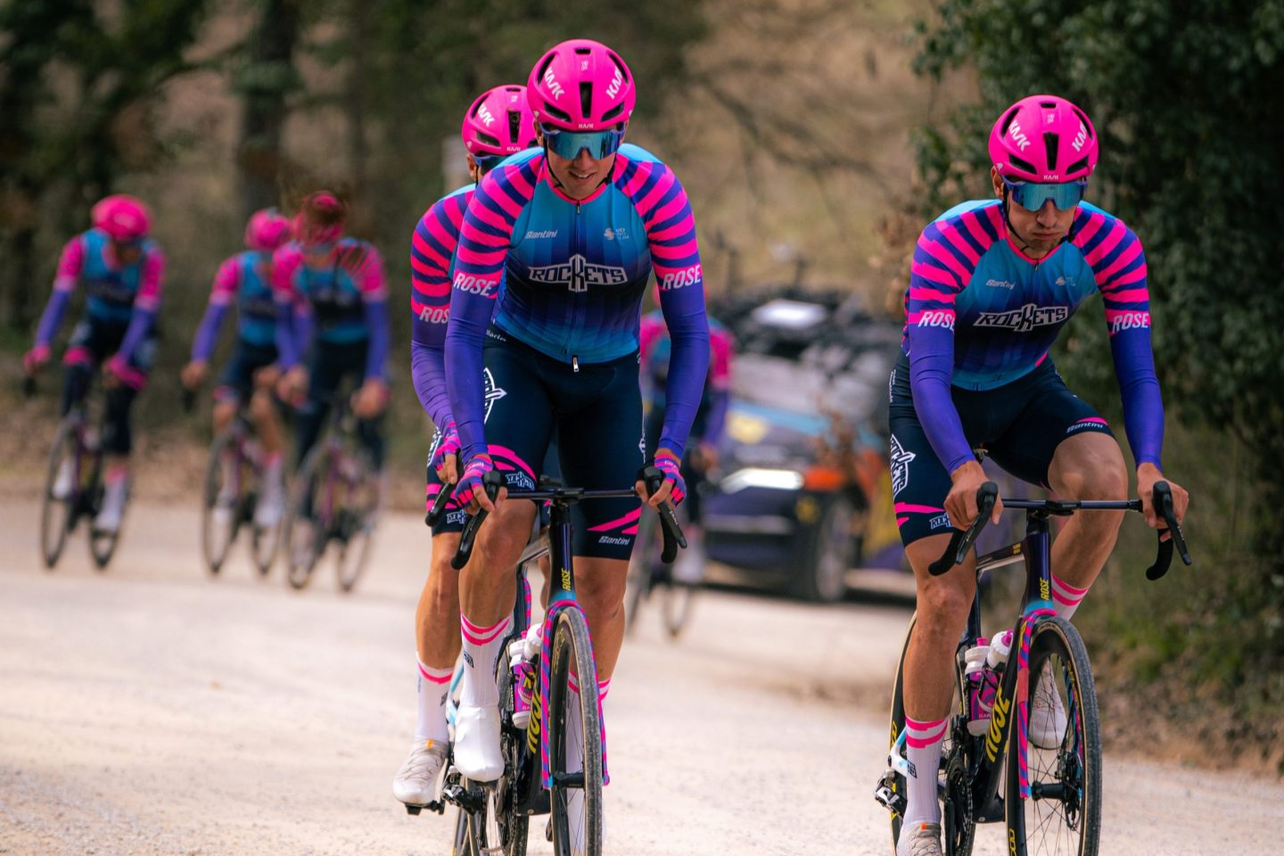 Bike-Crash in Europa – und Rose fährt einfach weiter Gewinn ein und zum Giro d’Italia