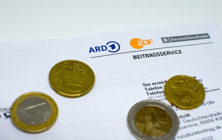 Ab April 2026: DIESE Gruppen sparen sich die GEZ