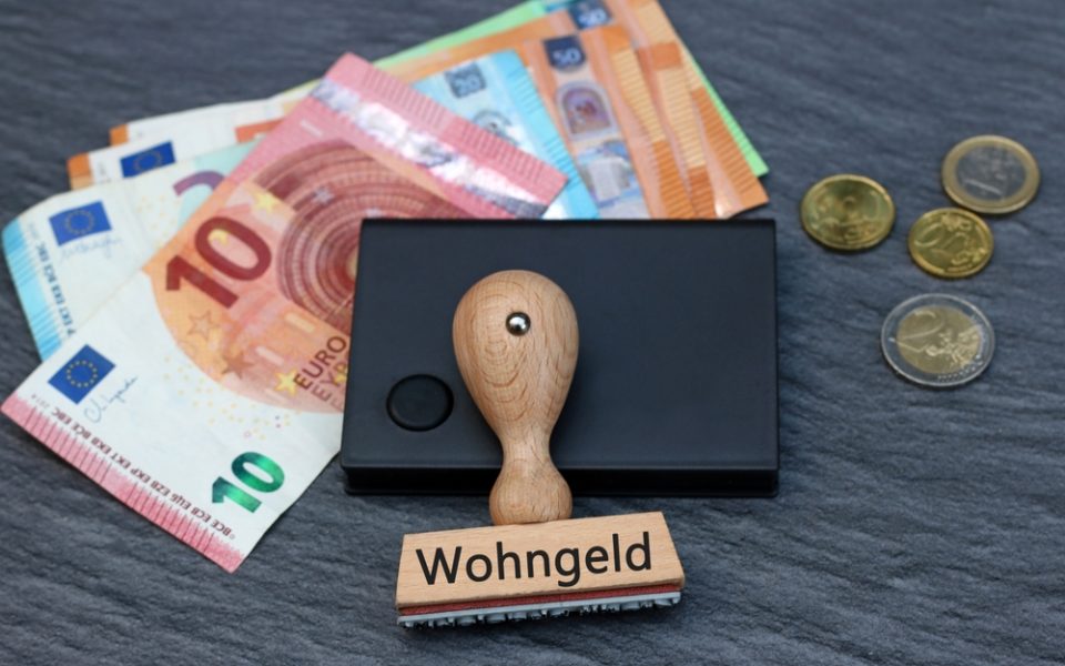 Der neue Rechner der Bundesregierung zeigt, wer Anspruch auf durchschnittlich 290 Euro monatlich hat – und wer leer ausgeht.