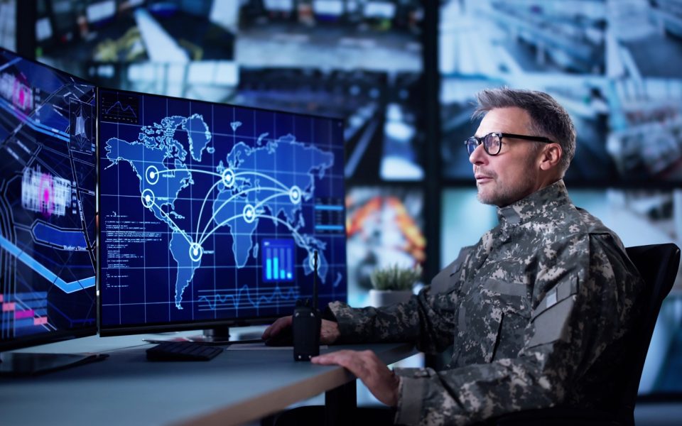 KI im Kommandoraum: Wie Algorithmen den Krieg schneller machen