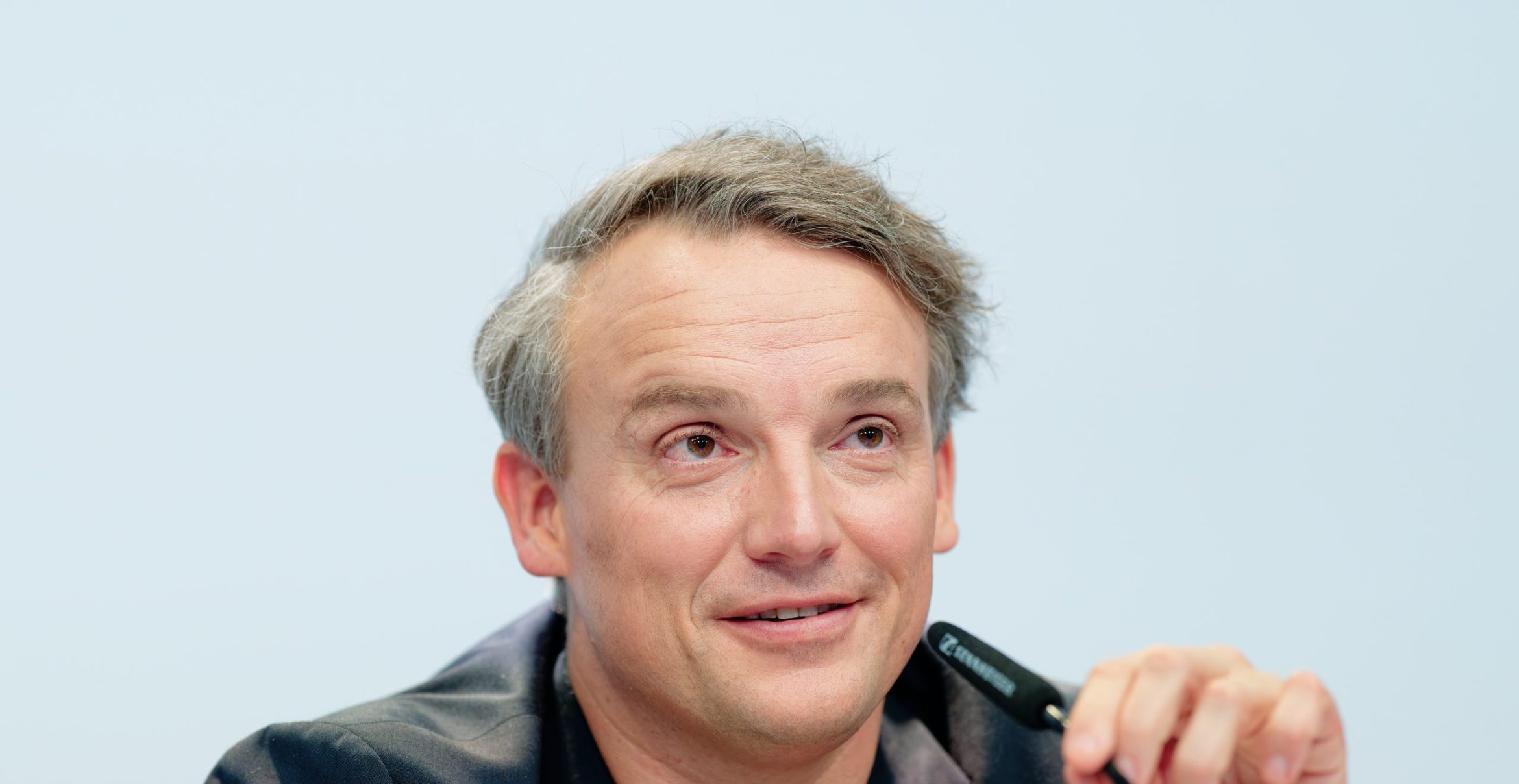 Dax-Chefs kassieren 261 Millionen – dein Gehalt steigt um 1,9 Prozent