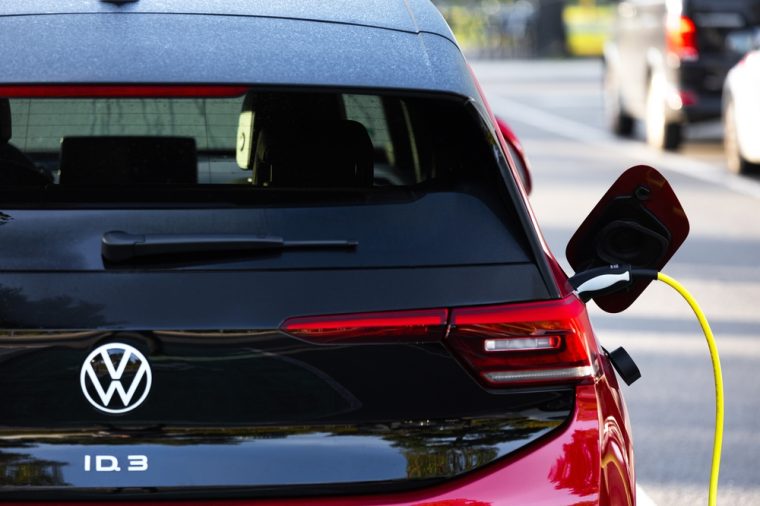 VW ID.3 schlägt Tesla Model Y: Wolfsburg holt sich den E-Thron