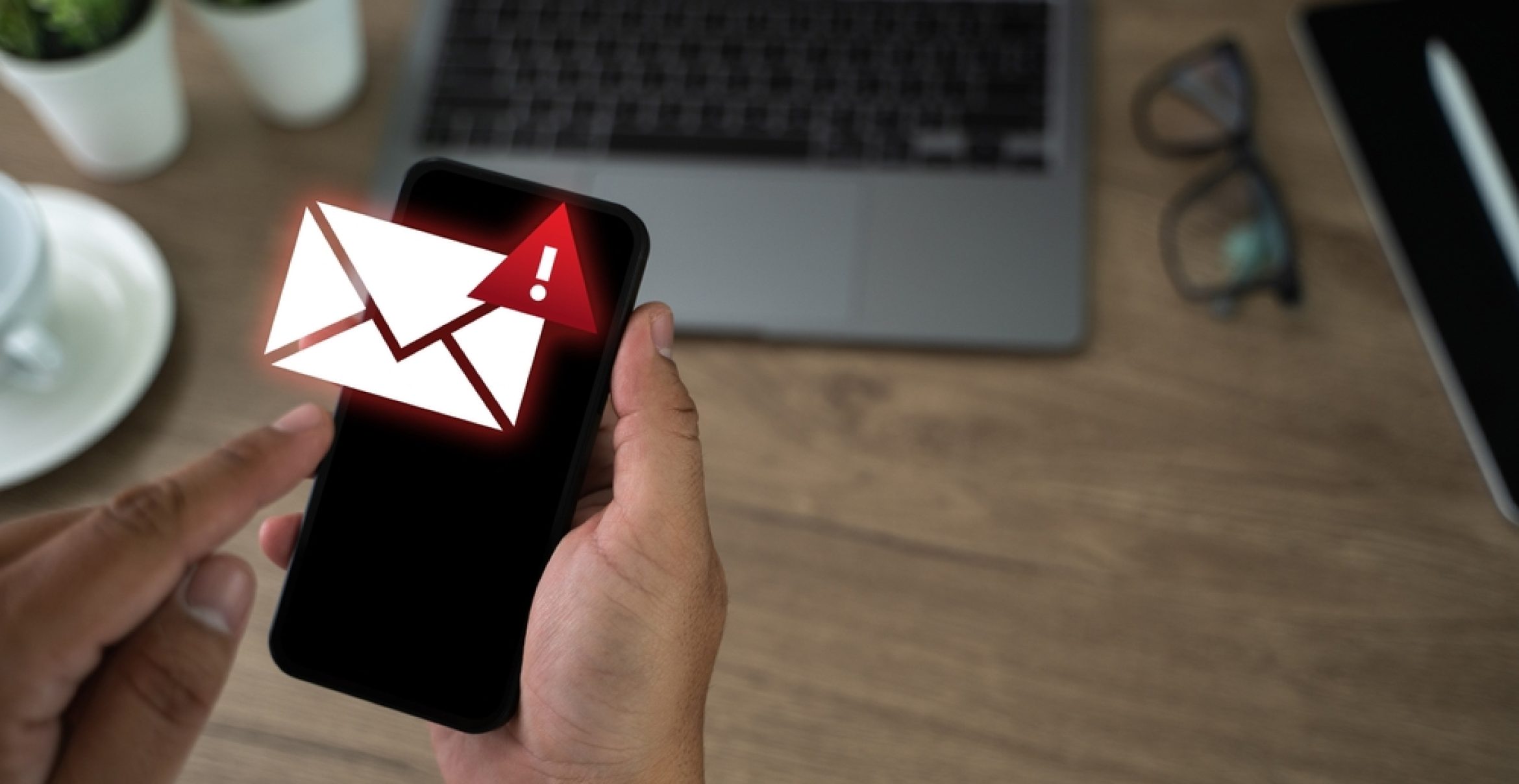 Deutsche Rentenversicherung warnt: KI macht Betrüger unschlagbar – so entlarvst du Fake-Mails