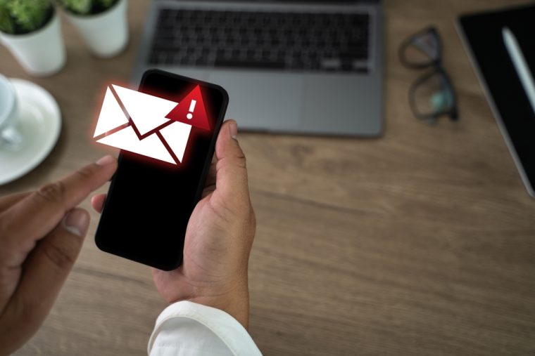 Deutsche Rentenversicherung warnt: KI macht Betrüger unschlagbar – so entlarvst du Fake-Mails