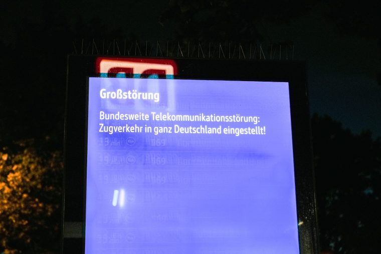 Bahn-Chaos: 90 Minuten Stillstand – und keiner weiß warum