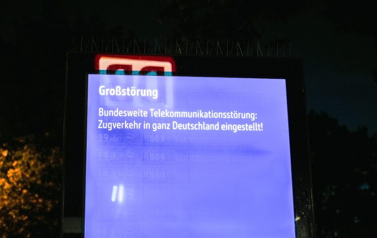 Bahn-Chaos: 90 Minuten Stillstand – und keiner weiß warum