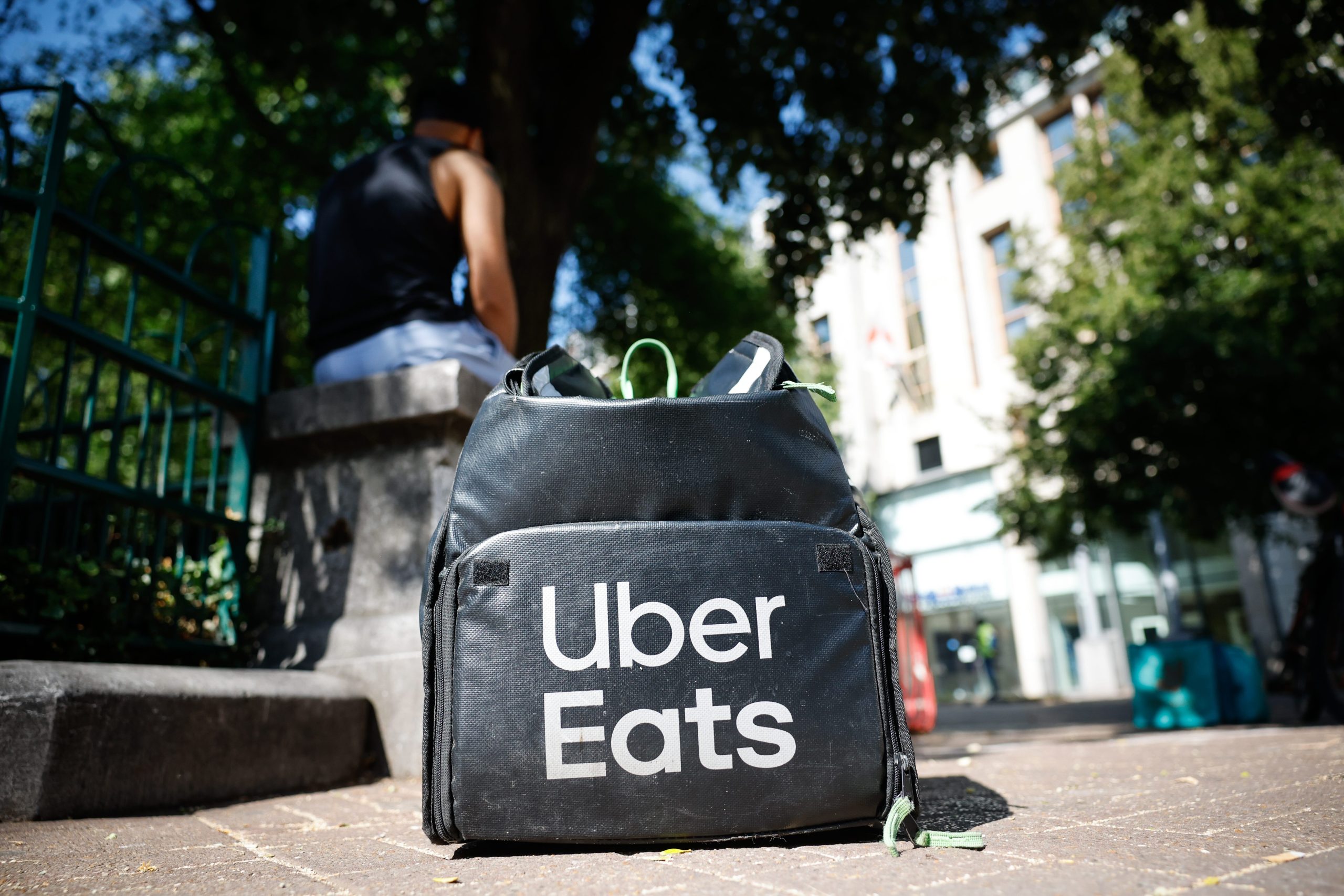 Uber übernimmt Delivery Hero für 12,7 Milliarden Euro.