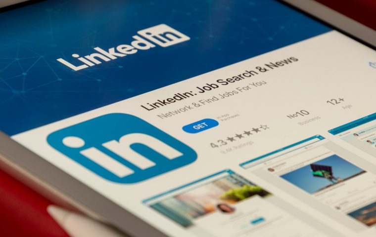 KI-Texte & Videos: LinkedIn & Snap kämpfen gegen die eigene Spam-Flut