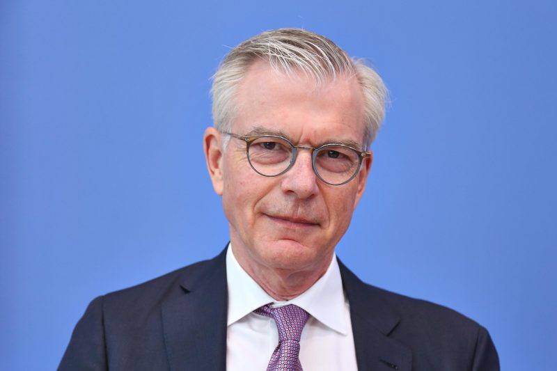 50 Milliarden Euro auf dem Prüfstand: Wirtschaftsweiser fordert Ende der Witwenrente