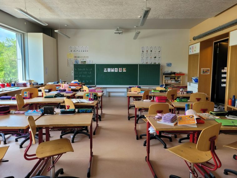 KI kommt ins Klassenzimmer: Sachsen-Anhalt startet AIS.chat an Schulen