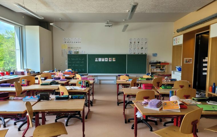 KI kommt ins Klassenzimmer: Sachsen-Anhalt startet AIS.chat an Schulen