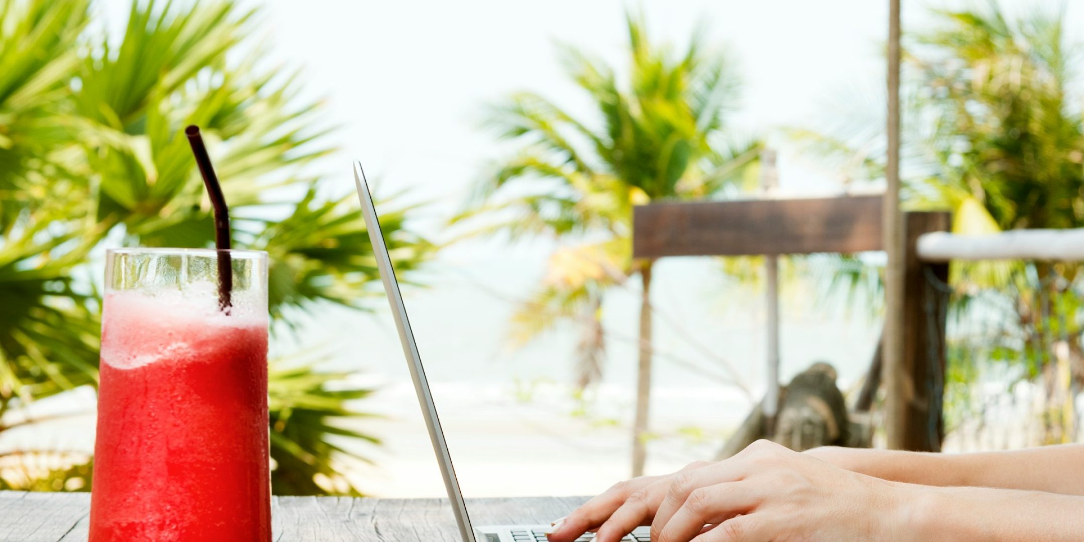 Arbeiten im Urlaub: Wenn ständige Erreichbarkeit die Erholung verhindert