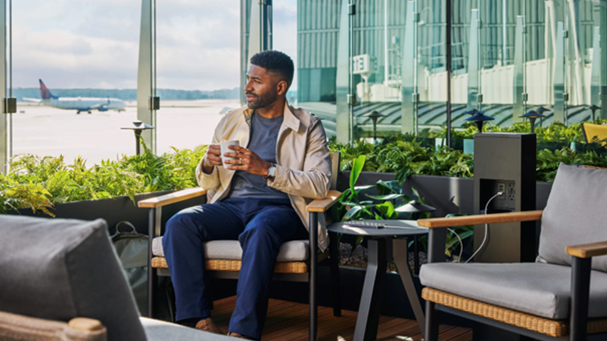 Eine Airport Lounge schafft Raum zum Arbeiten, Abschalten oder Planen – unabhängig von der gebuchten Reiseklasse.