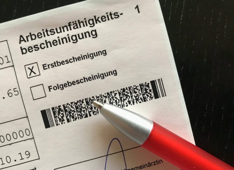 Attest-Pflicht ab 1. Krankheitstag: Aber Beamte nicht betroffen