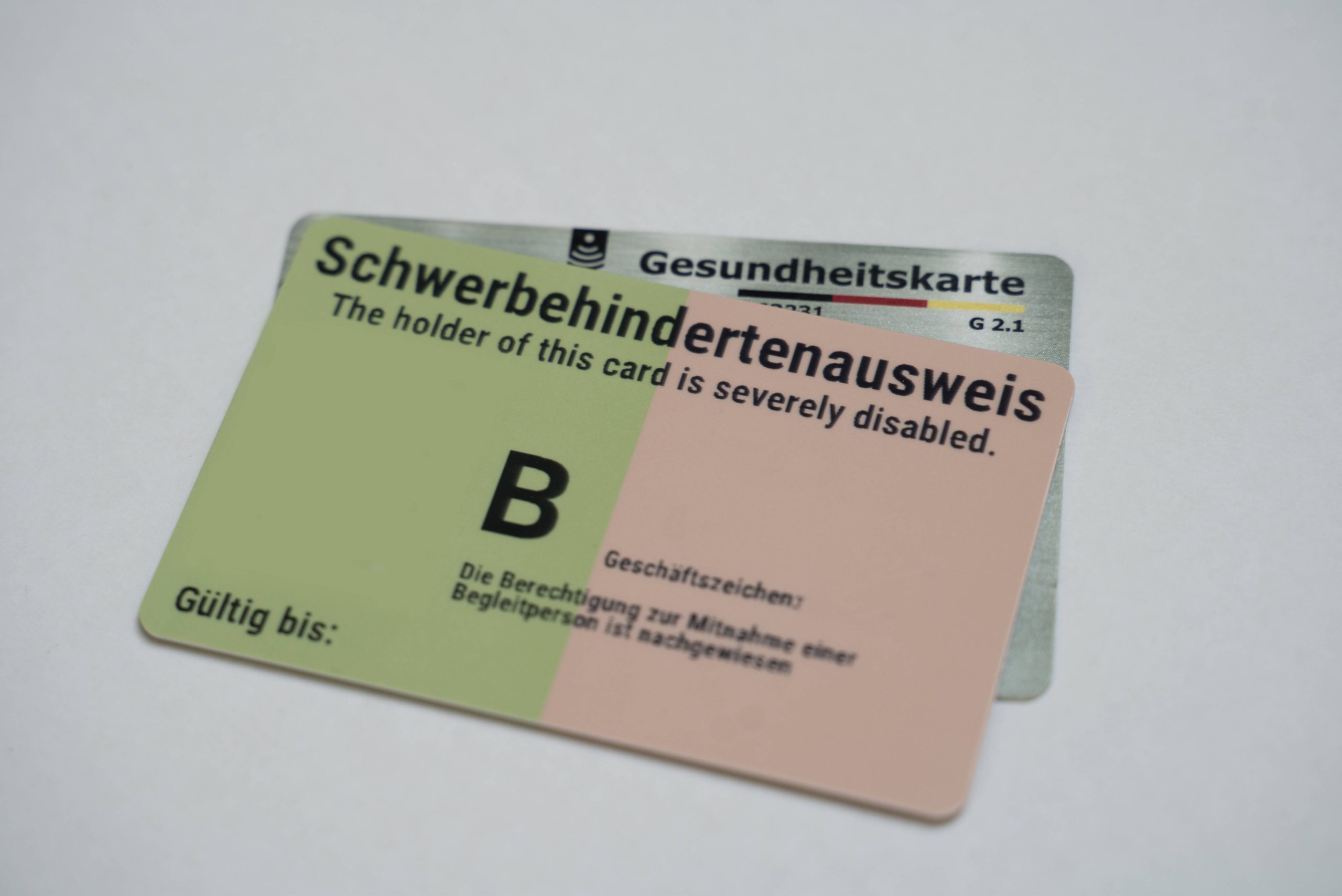 Anspruch auf einen Schwerbehindertenausweis haben Menschen, bei denen ein Grad der Behinderung (GdB) von mindestens 50 festgestellt wurde.
