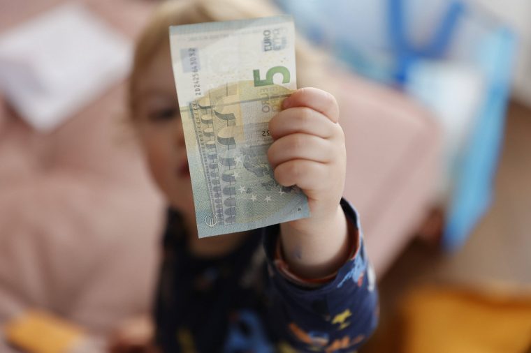Taschengeld-Tabelle 2026: Deutschland spart bei den eigenen Kindern