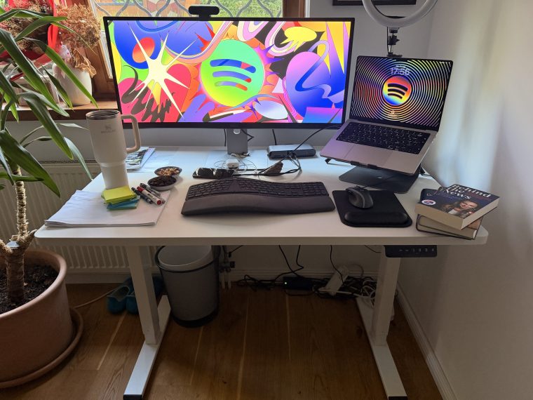 DESK? TOP!